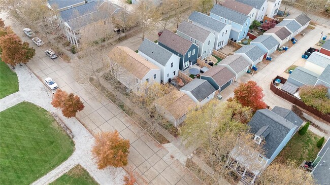 Building Photo - 3510 E Arpent St