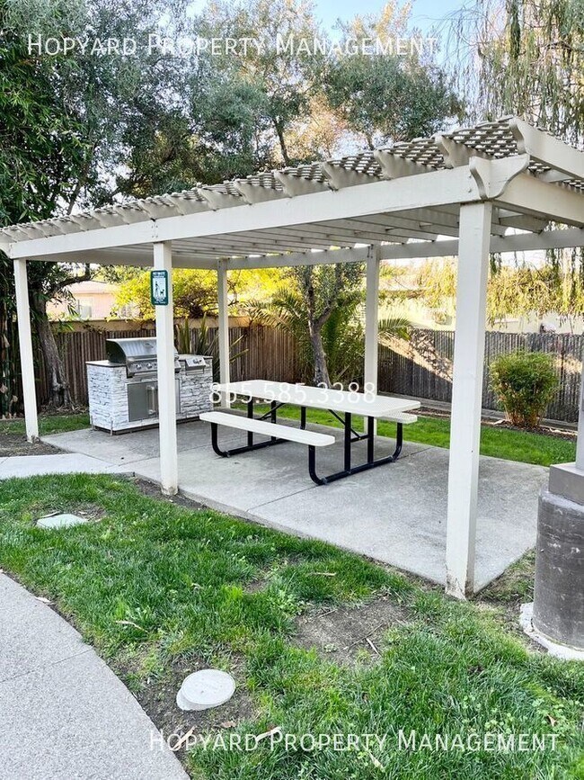 Building Photo - 27771 Vasona Ct