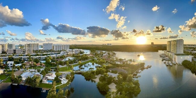 Building Photo - 16500 Collins Ave