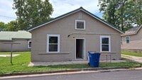 Building Photo - 1304 Iowa Ave