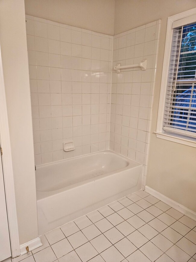 Building Photo - Rare 2 bed 2 bath condo with 1 car garage located in Smyrna