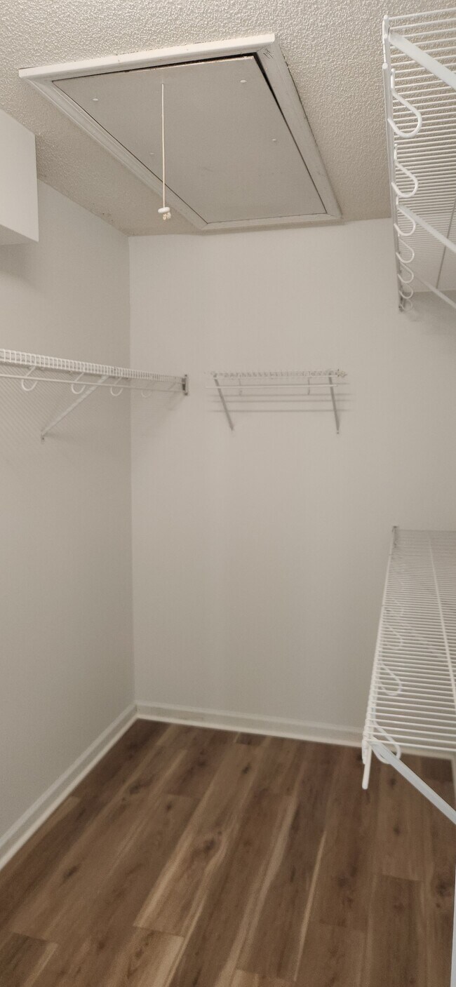 Building Photo - 313 N Water's Edge Dr