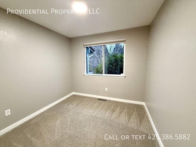 Building Photo - 11120 127th Pl NE