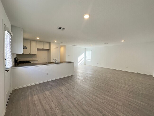 Building Photo - 7218 Duck Pond
