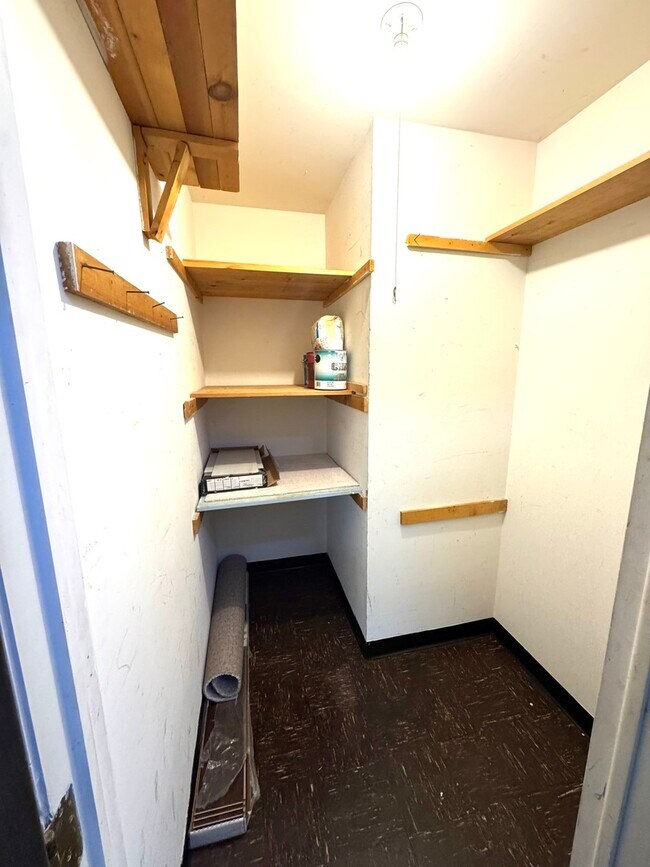 Building Photo - 520 Shorely Dr