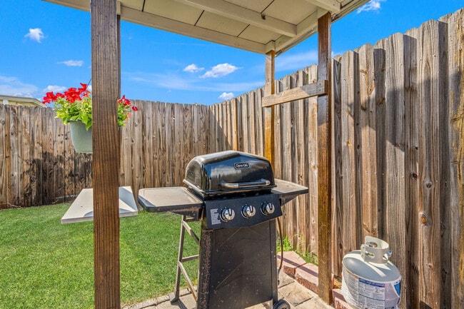 Building Photo - 7021 Sonata Dr