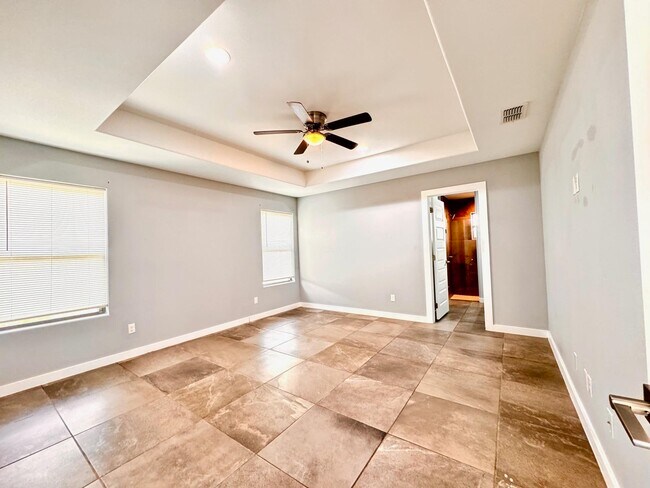 Building Photo - 1009 La Muralla St