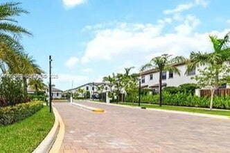 Building Photo - 15927 SW 2nd Pl