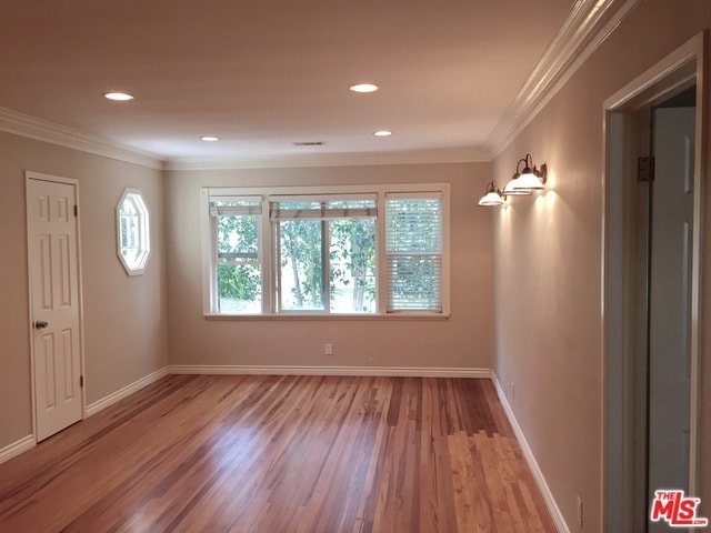 Primary Photo - 449 S Doheny Dr