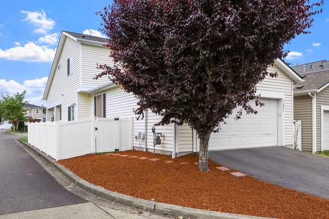 Building Photo - MOVE IN READY NOW! Corner lot, across from park, main floor master and easy I-5, JBLM commute!