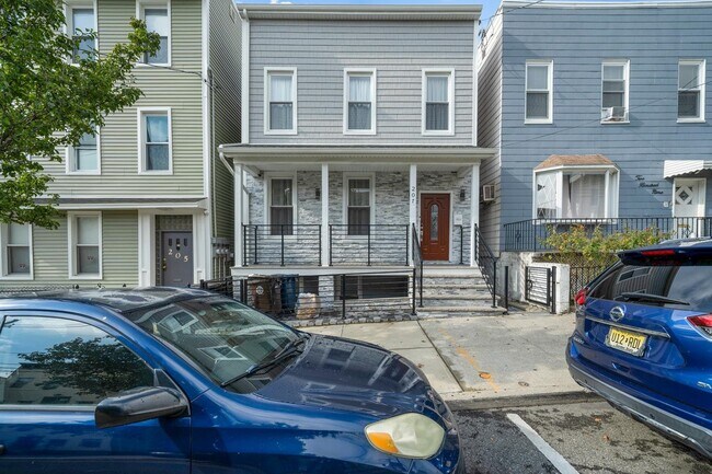 Building Photo - 207 68th St