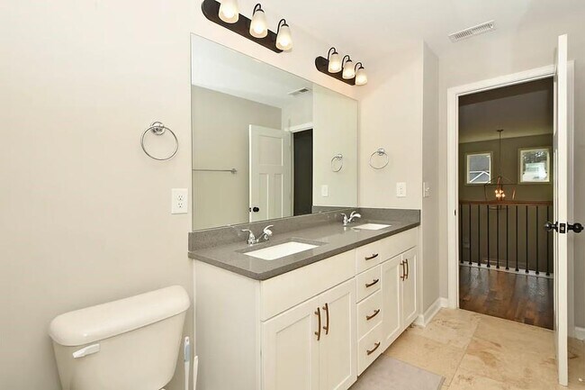 Building Photo - 208 Arrowwood Dr