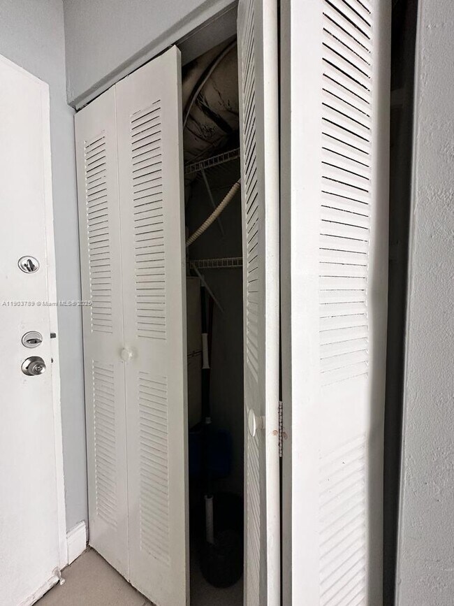 Building Photo - 2175 NE 170th St