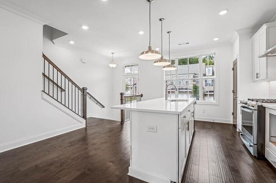 Building Photo - 4590 Sims Pk Overlook