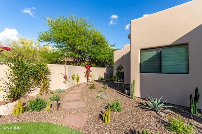 Building Photo - 11434 E Juan Tabo Rd