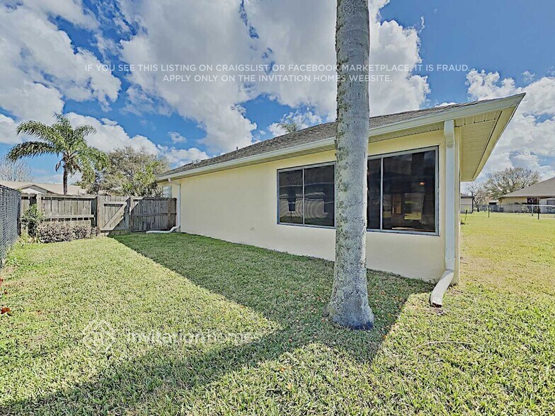 Building Photo - 2303 Sweetwater Blvd