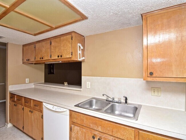 Building Photo - 3404 Blumie St