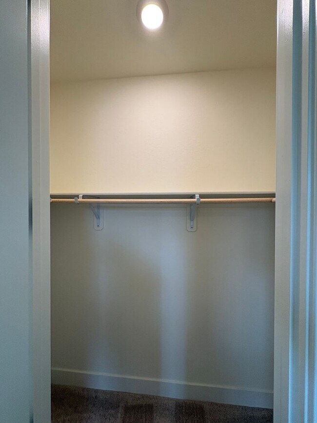 Building Photo - NW Visalia Home Rent Ready! Walking distance to Oak Grove