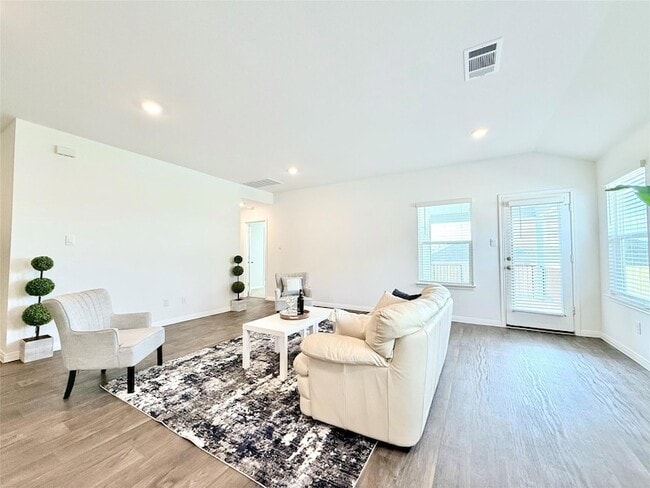 Building Photo - 598 Gladiola Lp