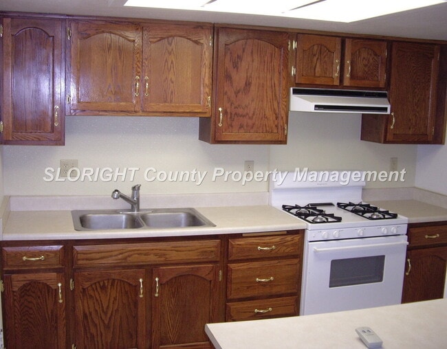 Building Photo - AVAILABLE JULY- Charming Paso Home 55+ and Older Community