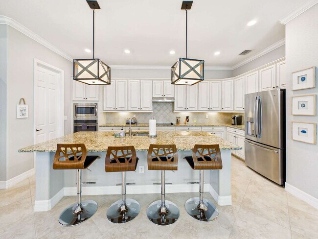 Building Photo - SEASONAL RENTAL – Available December through February at $10,000/month