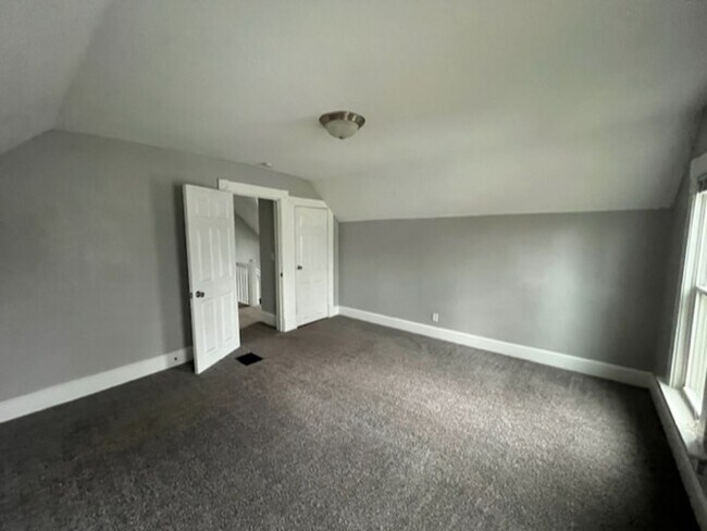 Building Photo - Nice 2 Bedroom 1 Bath House with Garage in...