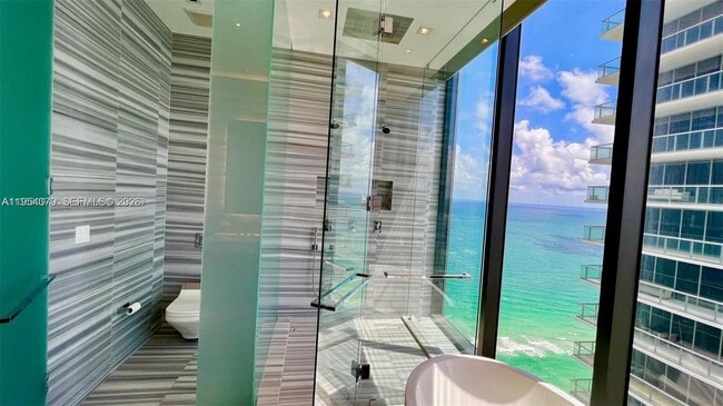 Building Photo - 17141 Collins Ave