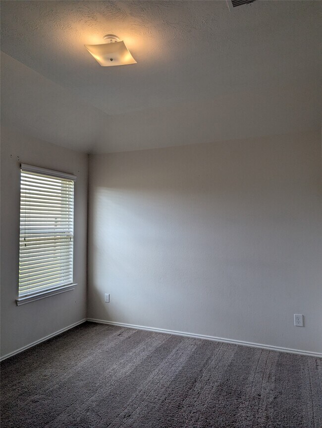 Building Photo - 13319 Lansdown St