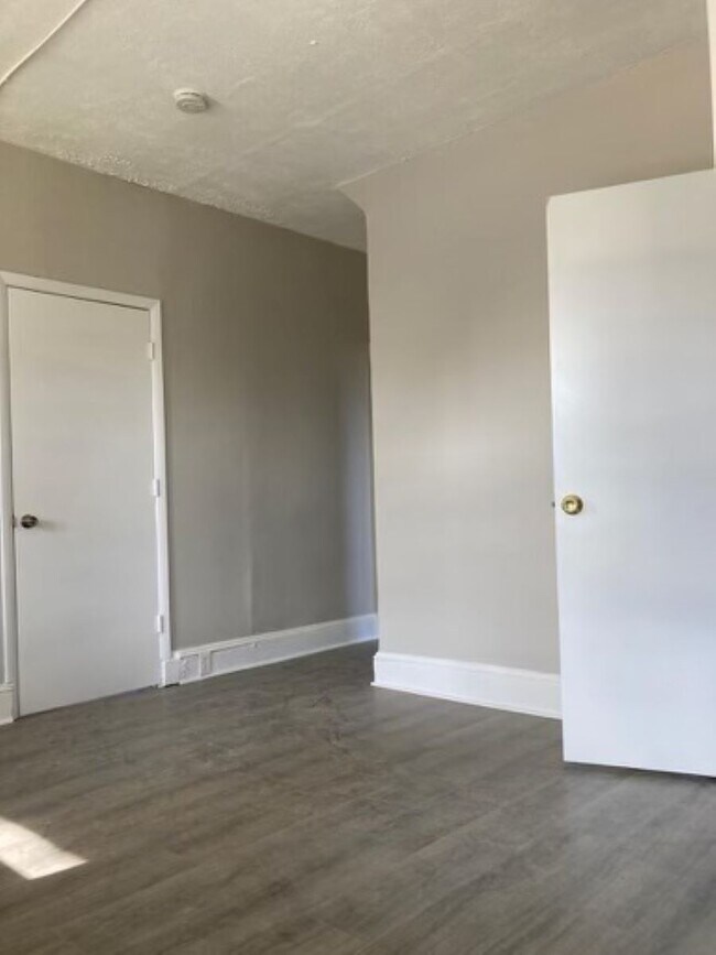 Building Photo - 3608 Howard Park Ave