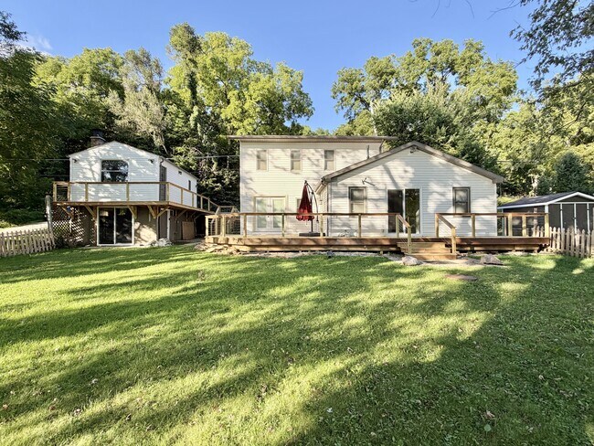 Building Photo - 4775 N River Rd