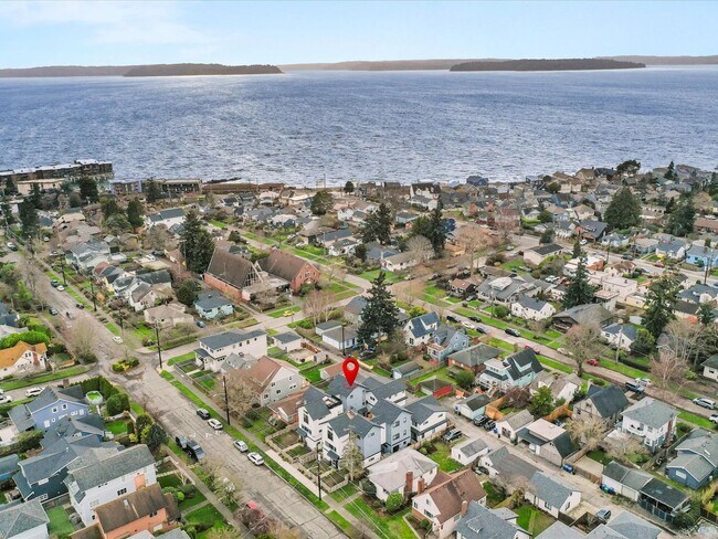 Building Photo - 2bd/1.75ba Seattle Home
