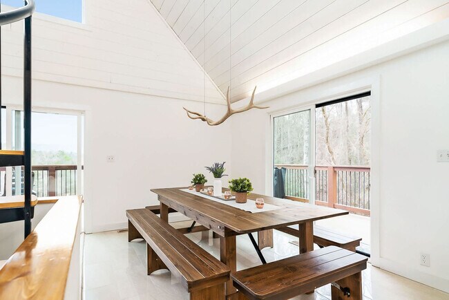 Building Photo - 928 Ditney Way