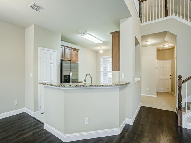 Building Photo - 4528 Sycamore Dr