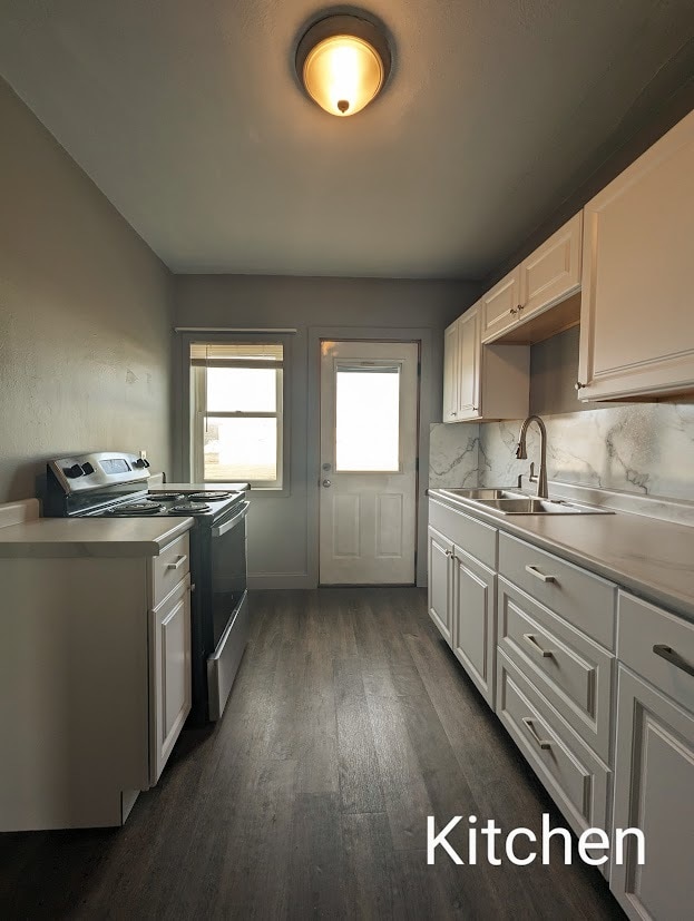 Building Photo - 407 E 6th St