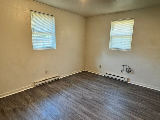 Building Photo - 2016 Pond Ln