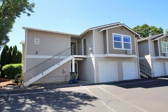 Building Photo - Light and Bright Remodeled Studio Condo in Convenient Bethany Location