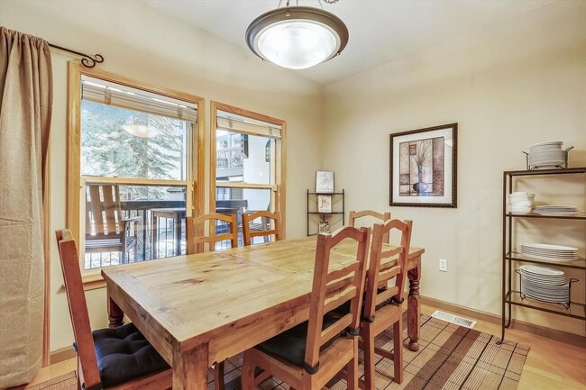 Building Photo - Tavern Inn 2 Bedroom ski lease in Olympic ...