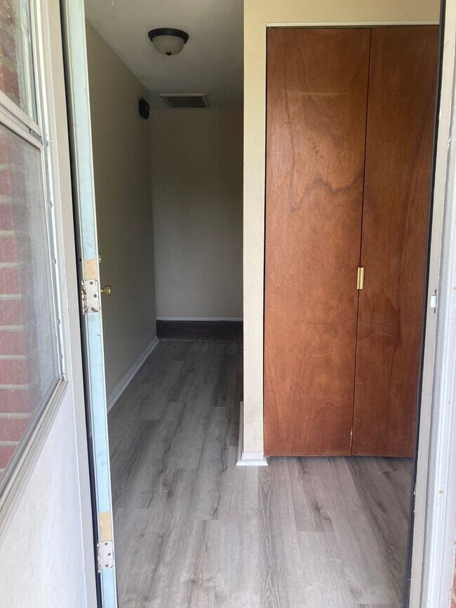 Building Photo - 144 McCraw Dr