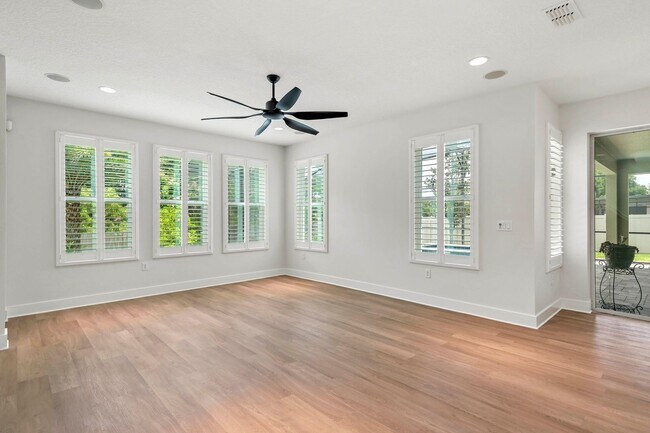 Building Photo - Expansive 4 bedroom, 3 bath remodeled home in gated community