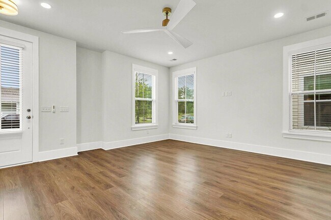 Building Photo - 254 Symphony Ave