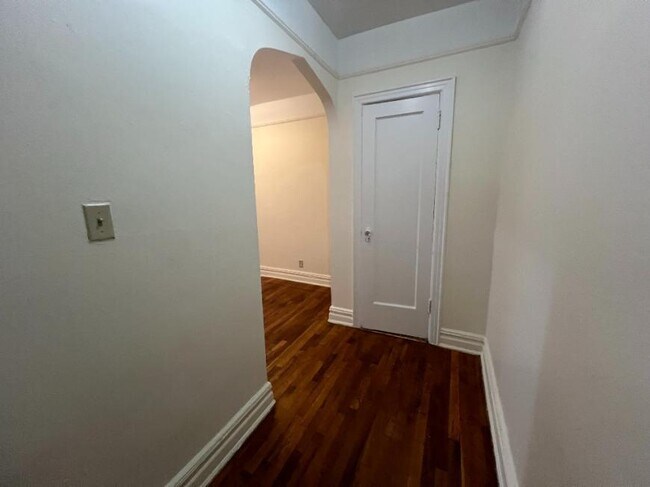 Building Photo - 1 bedroom in SUNNYSIDE NY 11104