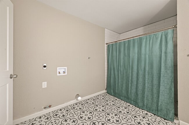 Building Photo - 5613 Dorothy Ann Dr