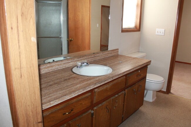 Building Photo - Believe it! 3 bds, 2 ba, MWC Schools - Tin...