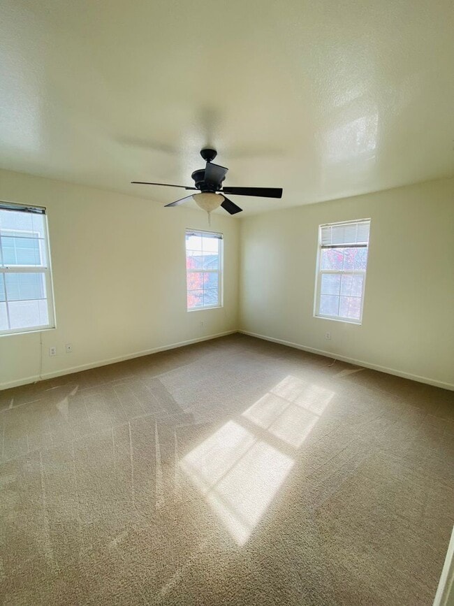 Building Photo - Westlake Winner... Walk to Parks & Schools 3 Bedroom 2.5 Baths