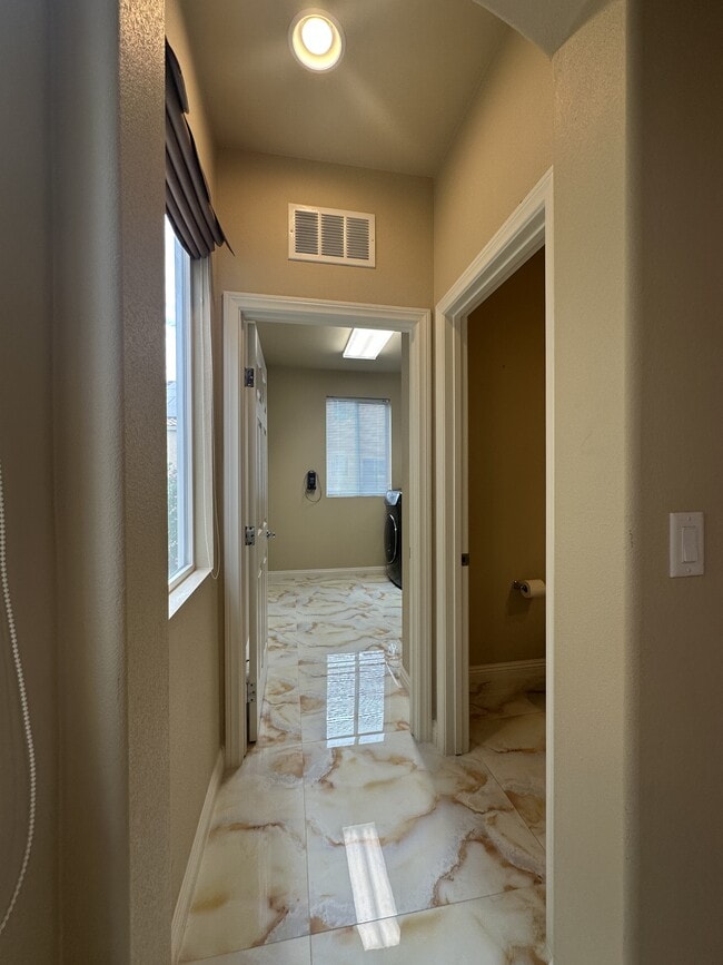 Building Photo - 8125 Crimson Creek Ct