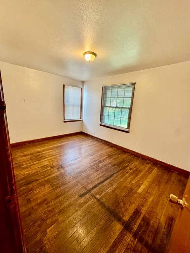 Building Photo - Beautiful 3BD/1BA in St. Louis, MO