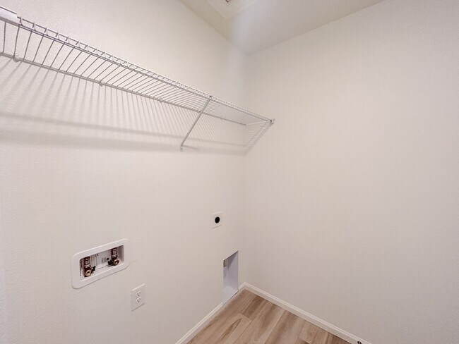 Building Photo - 6278 N Nepal Ct