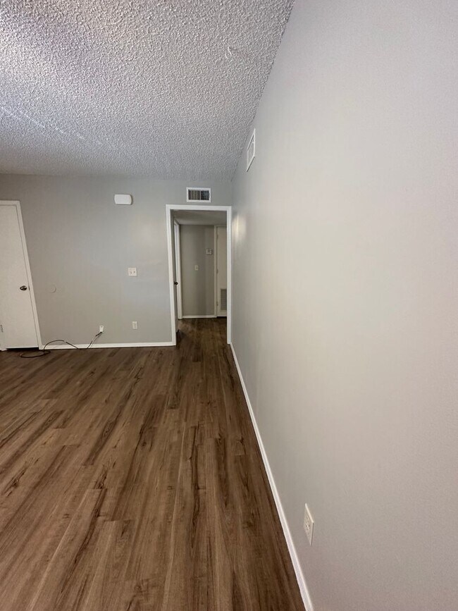 Building Photo - 612 AR-45