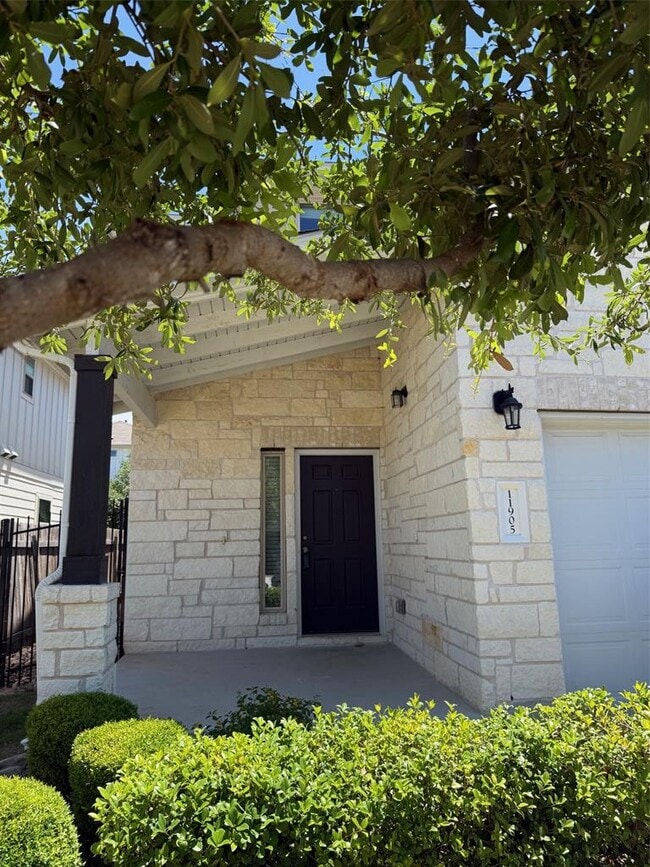 Primary Photo - 11905 Mercantile Ln