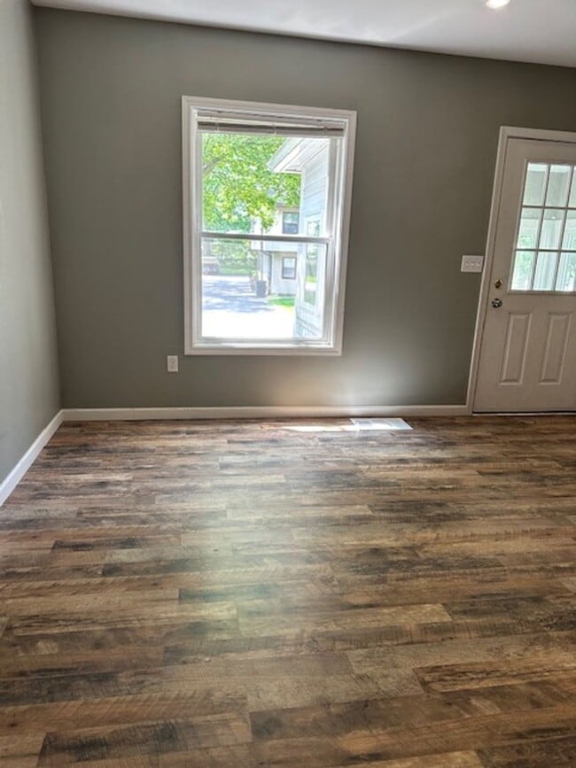 Building Photo - $250 OFF 1ST MONTH RENT! Charming 2-Bedroom Home in the Heart of Fairport Available Now